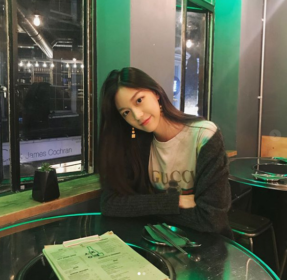 Nhan sắc xinh đẹp của ái nữ tập đoàn phân phối xe hơi Trung Quốc